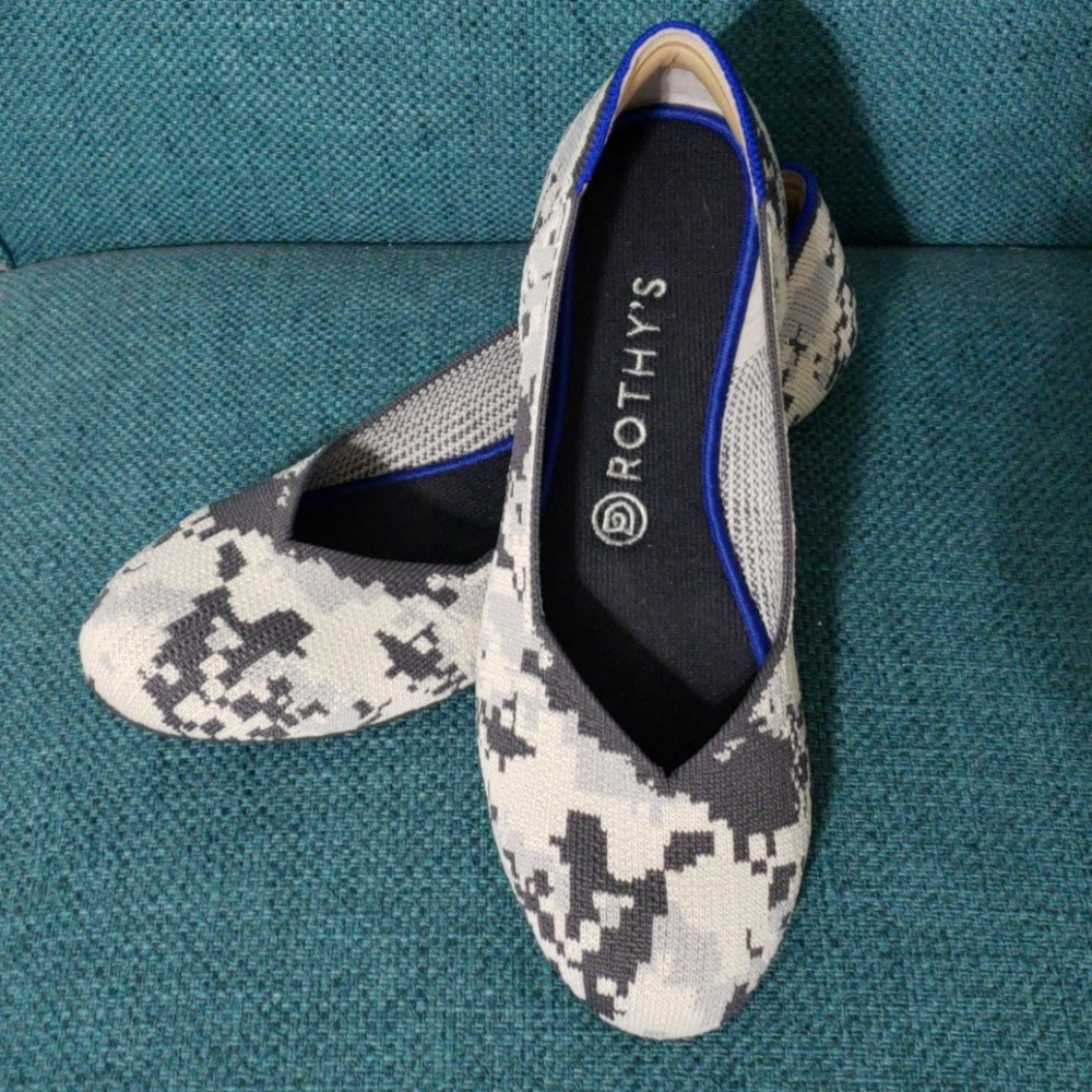 EUC size 8.5 Rothy's grey/khaki flats